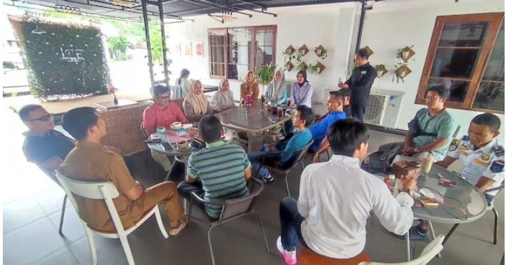 Pertemuan strategis persiapan Kejurnaswil Sumatera Shorinji Kempo yang dihadiri Pengprov Perkemi Sumbar, Dispora Sumbar, Ketua Perkemi Sawahlunto, dan panitia pelaksana di Khas Ombilin Hotel. (foto/humas koni sawahlunto)